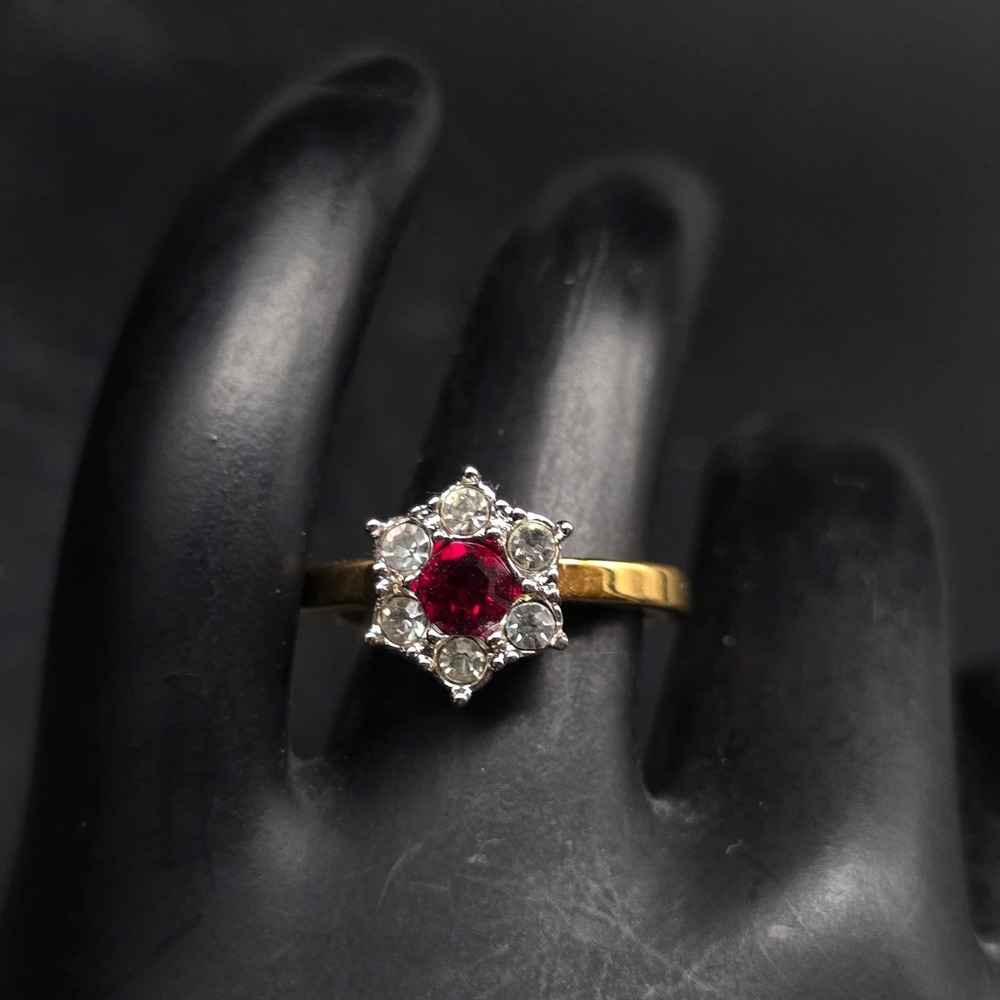 Vintage Red Rhinestone Flower Ring Size 5.5 Gold Tone Costume Jewelry